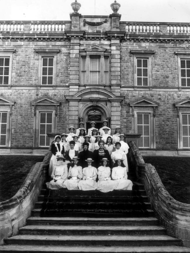 The cast of Picnic at Hanging Rock outside Martindale Hall.