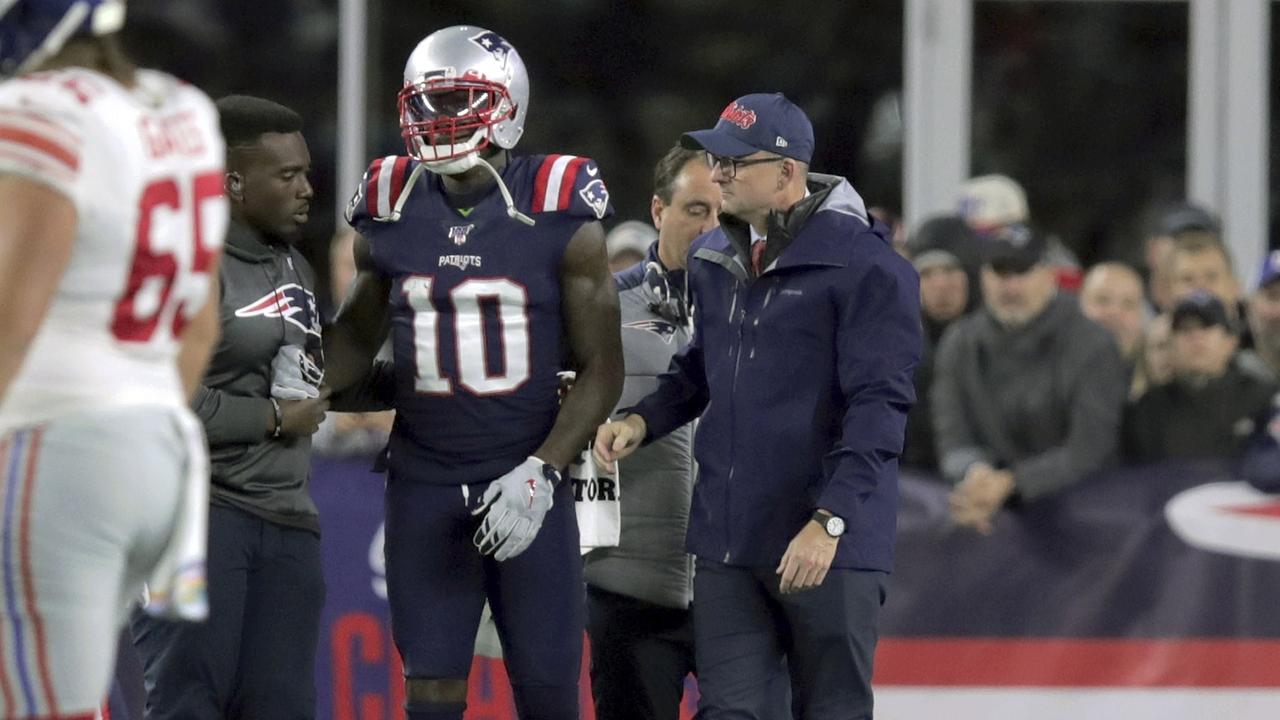 Patriots' Gordon knocked out of TNF with knee injury