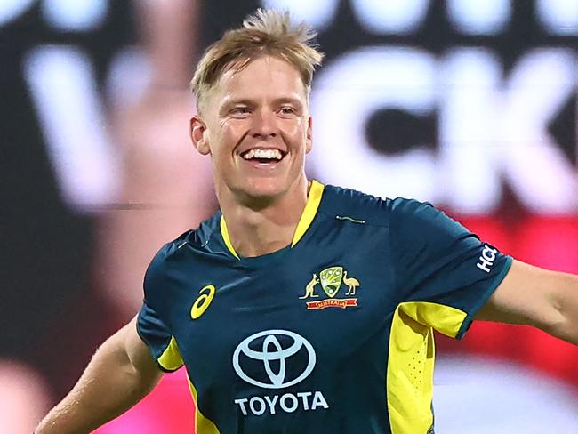 Australia's Nathan Ellis celebrates the wicket of Pakistan's Mohammad Irfan Khan during the first Twenty20 international cricket match between Australia and Pakistan at The Gabba in Brisbane on November 14, 2024. (Photo by Pat HOELSCHER / AFP) / -- IMAGE RESTRICTED TO EDITORIAL USE - STRICTLY NO COMMERCIAL USE --