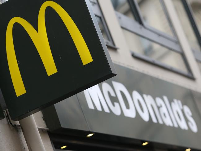 (FILES) This file photo taken on January 22, 2014 in Paris shows the logo of a US fast food restaurant Mac Donald's. A search was conducted May 18,2016 at the French headquarters of the giant US fast food McDonald's as part of an investigation opened for tax fraud and money laundering, the police said. / AFP PHOTO / KENZO TRIBOUILLARD