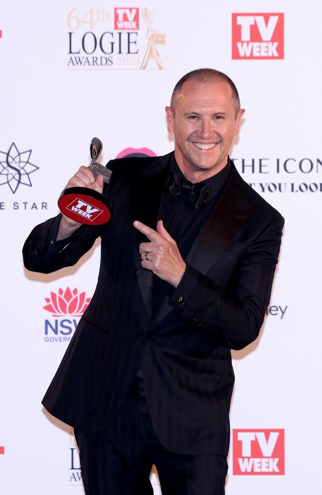 Larry Emdur poses with the Bert Newton Award for Most Popular Presenter. Picture: Getty Images