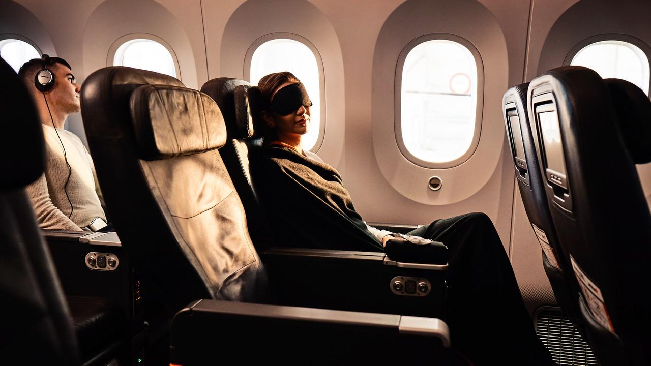 The Best Business Class Airline: Comparing Qantas, Emirates And More ...