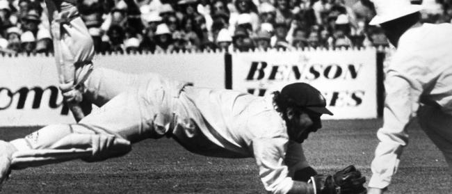 One of the great wicketkeepers of all time shows his style.