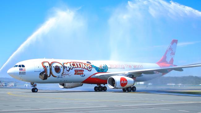 AirAsia X marked its 10 year birthday with a specially decorated Airbus flight into the Gold Coast from Kuala Lumpur this morning, October 26. The plane was greeted with a fire service water tower celebration on the tarmac at Gold Coast Airport.