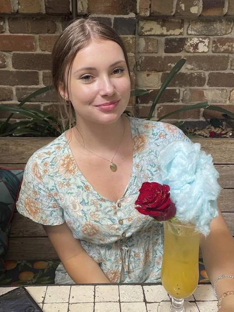 Lily Van De Putte, 14, also died in the tragic crash.