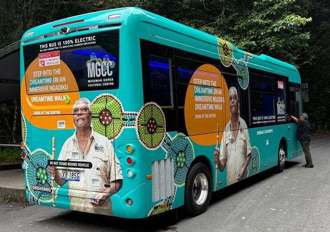 Back of the EV80 bus. Image via PH2