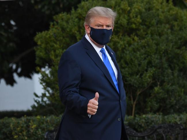 TOPSHOT - US President Donald Trump gives a thumbs up as he walks to Marine One prior to departure from the South Lawn of the White House in Washington, DC, October 2, 2020, as he heads to Walter Reed Military Medical Center, after testing positive for Covid-19. - President Donald Trump will spend the coming days in a military hospital just outside Washington to undergo treatment for the coronavirus, but will continue to work, the White House said Friday (Photo by SAUL LOEB / AFP)