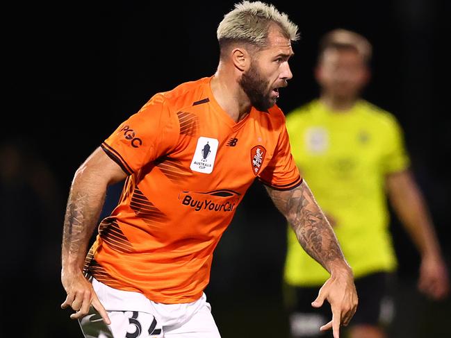 MELBOURNE, AUSTRALIA - JULY 27: Charlie Austin of the Roar in action during the Australia Cup Rd of 32 match between Heidelberg United FC and Brisbane Roar FC at Olympic Village on July 27, 2022 in Melbourne, Australia. (Photo by Graham Denholm/Getty Images)