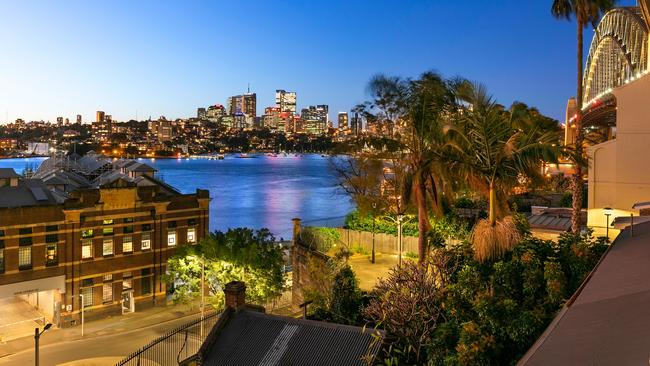 Much of the appeal of Millers Point stems from its great village feel within footsteps of the harbour foreshore, coupled with the charm and character of the homes, which are so rich in heritage.