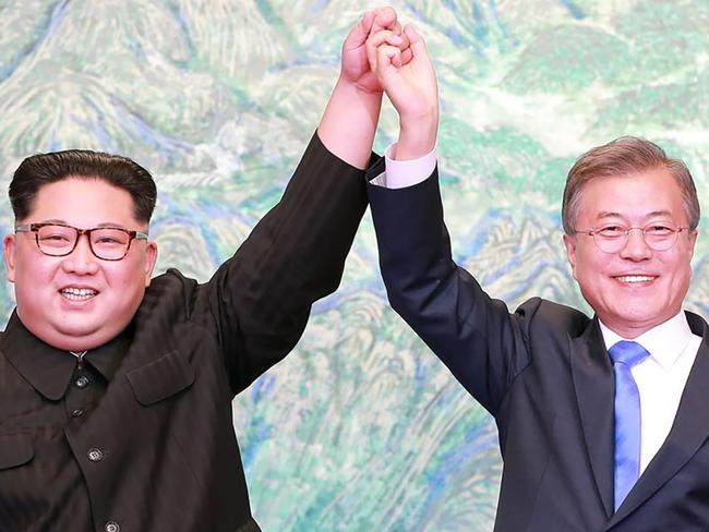 This picture taken on April 27, 2018 and released from North Korea's official Korean Central News Agency (KCNA) on April 29, 2018 shows North Korea's leader Kim Jong Un (L) and South Korea's President Moon Jae-in (R) posing during a signing ceremony near the end of their historic summit at the truce village of Panmunjom. / AFP PHOTO / KCNA VIA KNS / STR /  - South Korea OUT / REPUBLIC OF KOREA OUT   ---EDITORS NOTE--- RESTRICTED TO EDITORIAL USE - MANDATORY CREDIT "AFP PHOTO/KCNA VIA KNS" - NO MARKETING NO ADVERTISING CAMPAIGNS - DISTRIBUTED AS A SERVICE TO CLIENTS THIS PICTURE WAS MADE AVAILABLE BY A THIRD PARTY. AFP CAN NOT INDEPENDENTLY VERIFY THE AUTHENTICITY, LOCATION, DATE AND CONTENT OF THIS IMAGE. THIS PHOTO IS DISTRIBUTED EXACTLY AS RECEIVED BY AFP.  /