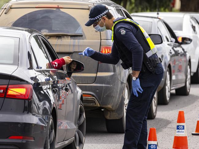 MELBOURNE, AUSTRALIA - NewsWire Photos SEPTEMBER 10, 2021:  Police stop vehicles and inspect driver's licenses at a vehicle checkpoint in Kilmore, Melbourne, Victoria. Picture: NCA NewsWire / Daniel Pockett