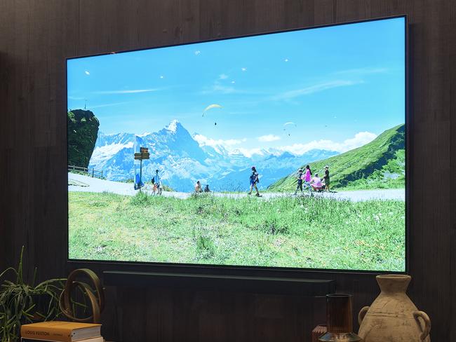 Samsung unveils rotating TV to hit shelves in March