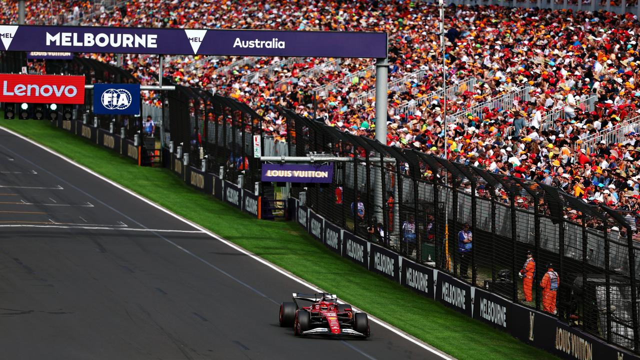 The Australian Grand Prix attracts enormous crowds. Photo: Clive Rose/Getty Images