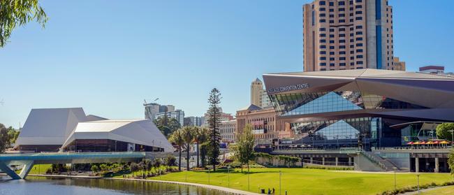 Plans to integrate the Adelaide Convention Centre into a 15,000 seat arena to lure larger conferences have been scrapped.