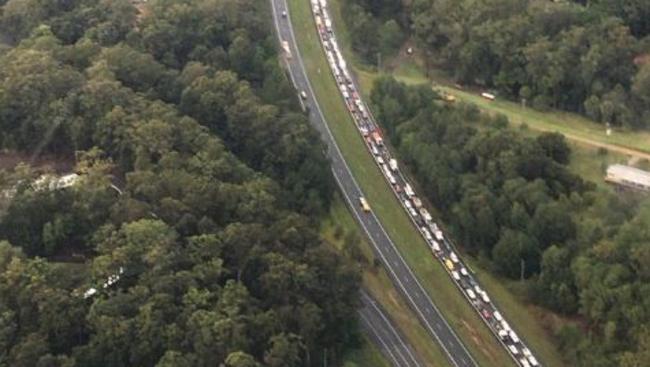 Queensland traffic Rollover causes Bruce Highway closure on the