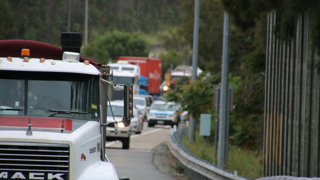 Exit 49 ramping — photographs taken by Coomera MP Michael Crandon at peak hour.