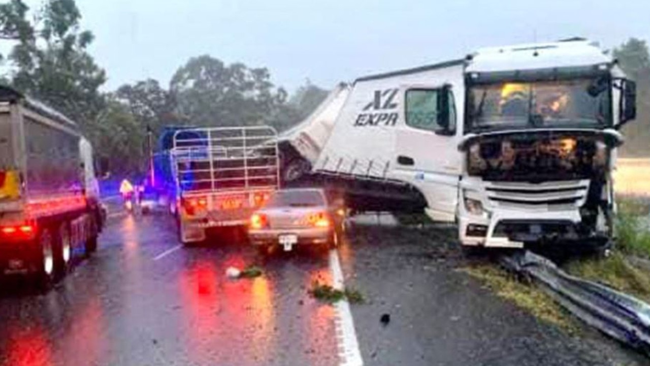 Pacific Highway, M1 Ourimbah Crash: Horror As 13 Vehicles Pile Up ...