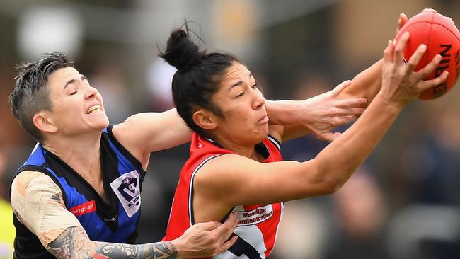 Darcy Vescio marks strong during a VWFL game for Darebin Falcons. Picture: Quinn Rooney. 