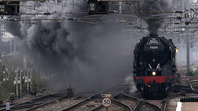 ***Getty Bestpix*** CREWE, ENGLAND - MARCH 30: Brittania, the 'Brexit Steam Train' pulls into Crewe station on it's way to Sunderland on March 30, 2019 in Crewe, England. Jeremy Hosking, founder of the campaign group, Brexit Express, took his own steam train, the Britannia, to Sunderland from Swansea to mark the original date of Britain leaving the EU. (Photo by Christopher Furlong/Getty Images)