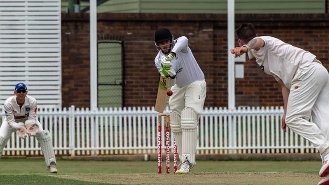 Nick Cutler on the back foot at Pratten Park, 17 November 2018 (AAP Image/Monique Harmer)