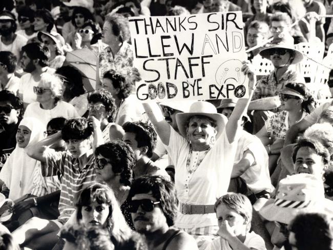 An Expo fan at the closing ceremony in October 1988, thanking Sir Llew and his team.