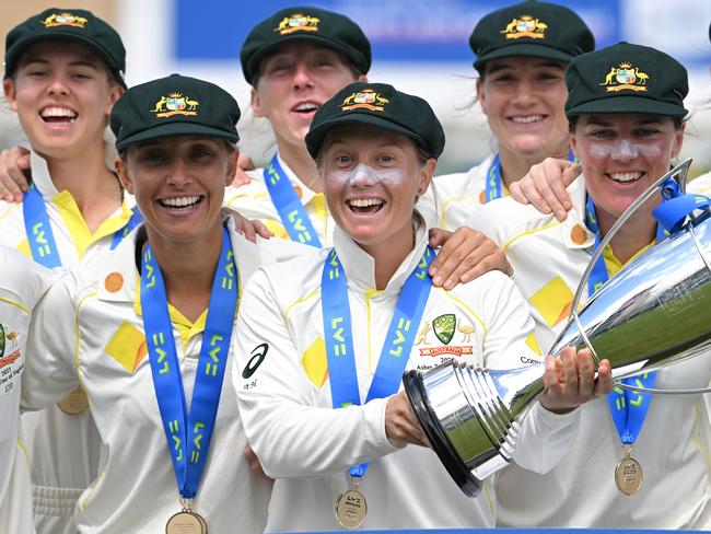 NOTTINGHAM, ENGLAND - JUNE 26:  Australia captain Alyssa Healy holds aloft the trophy as Australia celebrate victory after day five of the LV= Insurance Women's Ashes Test match between England and Australia at Trent Bridge on June 26, 2023 in Nottingham, England. (Photo by Stu Forster/Getty Images)