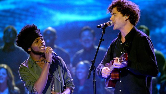 Idol han... ...Vance Joy and American Idol finalist Quentin Alexander duet on Riptide on last week’s American Idol grand final. Picture: Getty / AFP