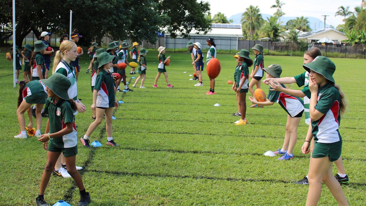 Mega Gallery: Adelaide Crows AFLW stars mix it with Whitfield State School  | CODE Sports