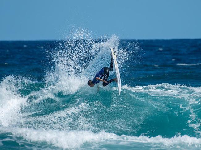 Byron Bay Boardriders Club surfer Dakoda Walters during the final of the 2023 Australian Boardriders Battle at Newcastle Beach. Photo: @ethdogsmith / Surfing Australia