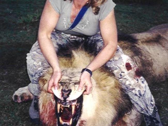 Rebecca Francis with a dead lion.
