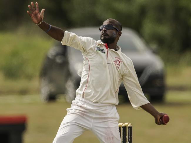 Ravi Palleguruge bowling for Sorrento last season. Picture Valeriu Campan