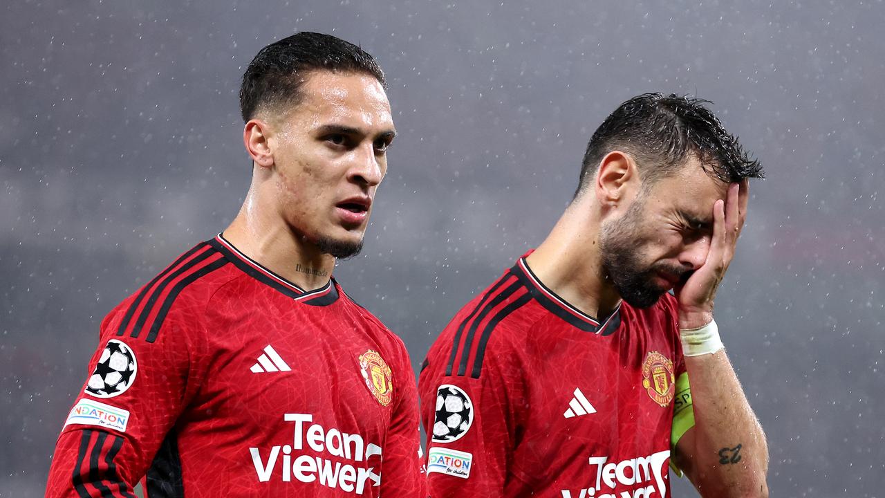 MANCHESTER, ENGLAND - OCTOBER 03: Antony and Bruno Fernandes of Manchester United look dejected following the team's defeat during the UEFA Champions League match between Manchester United and Galatasaray A.S at Old Trafford on October 03, 2023 in Manchester, England. (Photo by Alex Livesey/Getty Images)