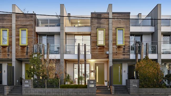 The townhouse is within walking distance of the waterfront and Geelong CBD.