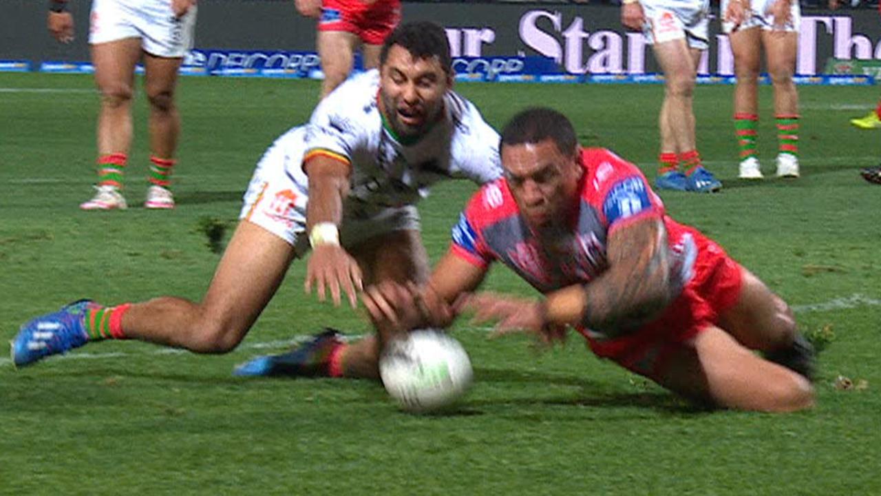 Tyson Frizell battles with Alex Johnston for the ball