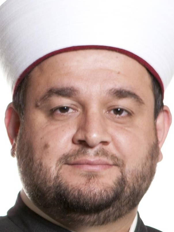 Sheikh Moussaab Legha certified Pie Face pastries as halal.