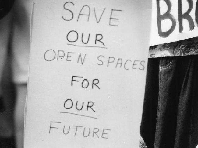 Protest rally opposing the Hindmarsh Bridge project, at Parliament House in Adelaide, 24 Mar 1994. Joshua Love-Shepherdson, 4, of Plympton, with his message at the conservation rally.