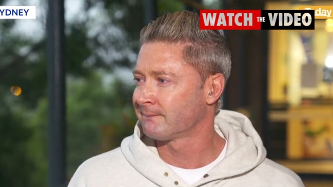 Michael Clarke breaks down over Shane Warne's death (Today)