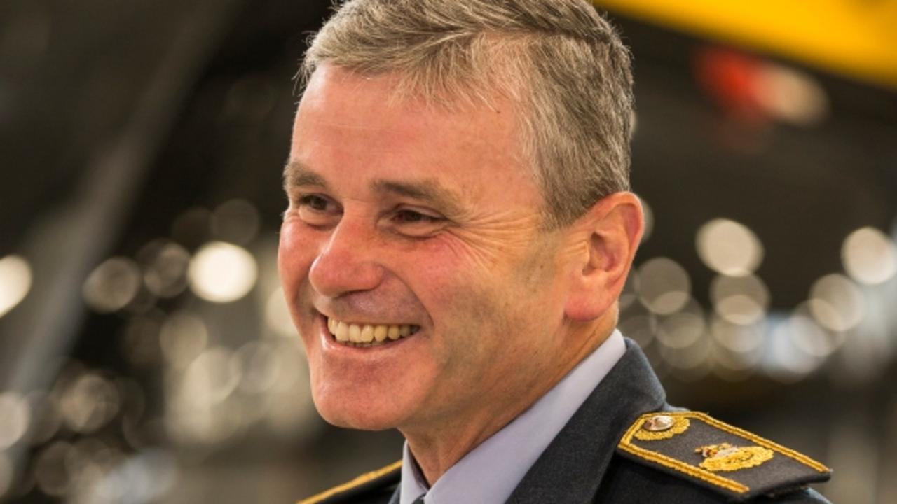 Le chef adjoint de la RAF britannique suspendu après avoir « flashé ses fesses » chez des voisins
