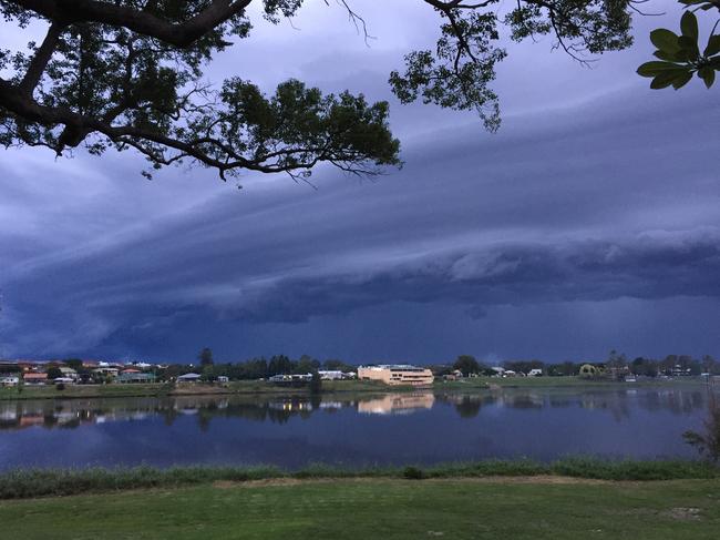 A storm looms large over the Clarence River looking towards South Grafton on Saturday evening. Photo: Lesley Apps.