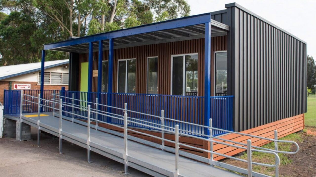 Brisbane school goes 'off-grid' with green energy classroom