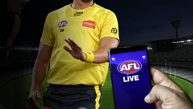 Image of umpire and AFL app