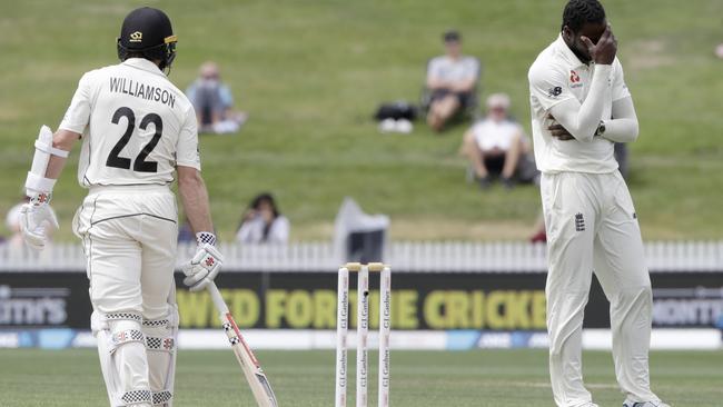 Jofra Archer reacts Joe Denly dropped a catch for the ages to give a life to Kane Williamson.