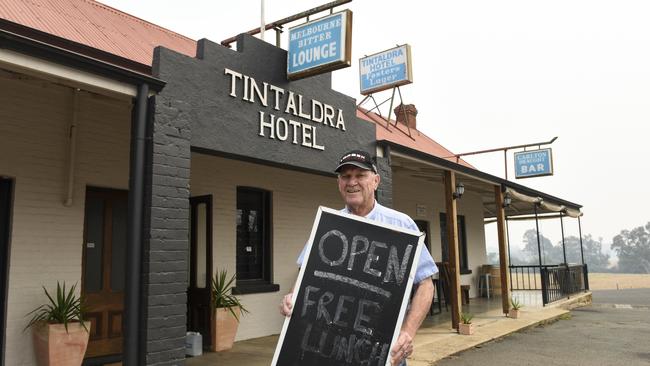 Baptism of fire: The Tintaldra Hotel’s Mark Sewell, who took over the pub as a co-owner just ahead of the bushfires, has been offering free meals during the crisis. Picture: Dannika Bonser