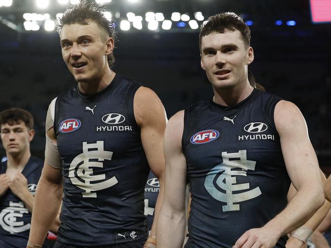 NCA. MELBOURNE, AUSTRALIA. August 25,   2024. AFL Round 24. Carlton vs St Kilda at Marvel Stadium.   A disappointed Carlton team after 2 point loss to St Kilda   . Pic: Michael Klein