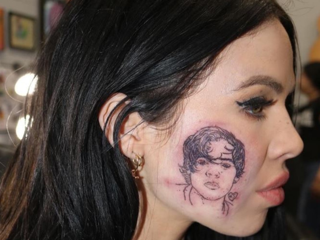 Singer Kelsy Karter gets face tattoo of Harry Styles  —  Australia's leading news site