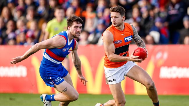 Daniel Lloyd of the Giants gets a break on Bulldog Bailey Williams. Picture: Dylan Burns/AFL Photos via Getty Images