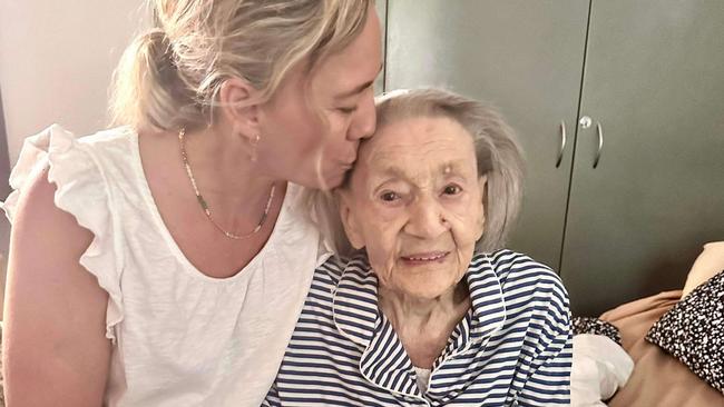 Ballina centenarian Mavis Austin with her granddaughter Jasmin.