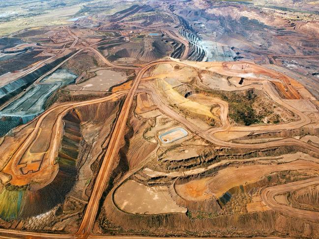 Mt Whaleback iron ore mine (BHP Billiton,)  view fom plane,