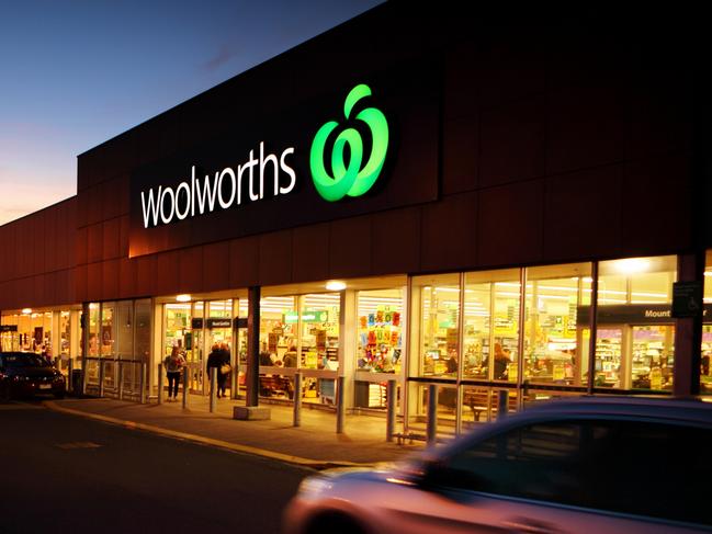 Mount Gambier, South Australia, Australia - June 6, 2015: Woolworths Store at Commercial Road East Mt Gambier. Customers arrive at the Store to Shop in the Early Evening. Woolworths is the Largest Australian Owned and Operated Supermarket/Grocery Chain in Australia, with over 933 stores throughout Australia.