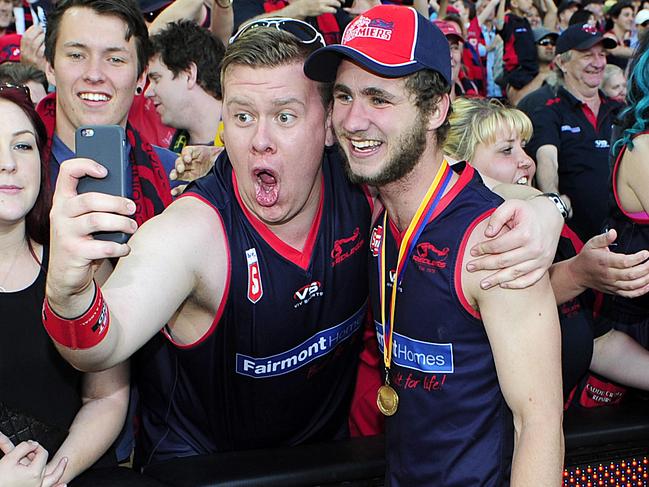 Ed Smart with a Norwood supporter after the 2014 grand final.